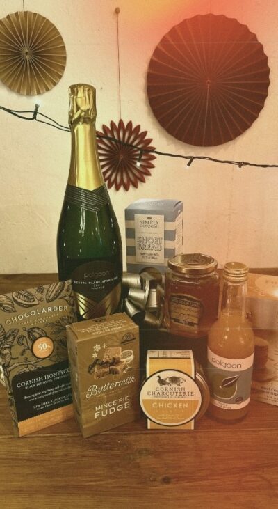 deluxe christmas hamper from polgoon including sparkling wine, apple jucie and chocolate